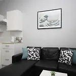 Barton Beachside - Penthouse Twobedroom Apartment, Double & Twins - Central Beach & Promenade Location - Over 21\'S, Family Friendly Only, Id Required, Stairs Access, Free Parking